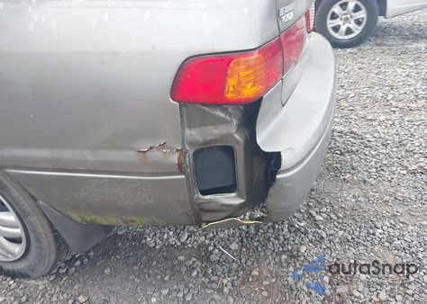 2001 Toyota Camry Le z USA, uszkodzony, nr VIN 4T1BG22K11U066609